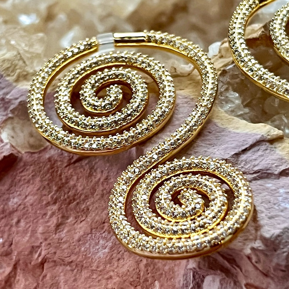 🌺🎉HP🎉🌺 NWT Cult Gaia Ramala Crystal-Embellished Gold Spiral Earrings - Picture 6 of 17